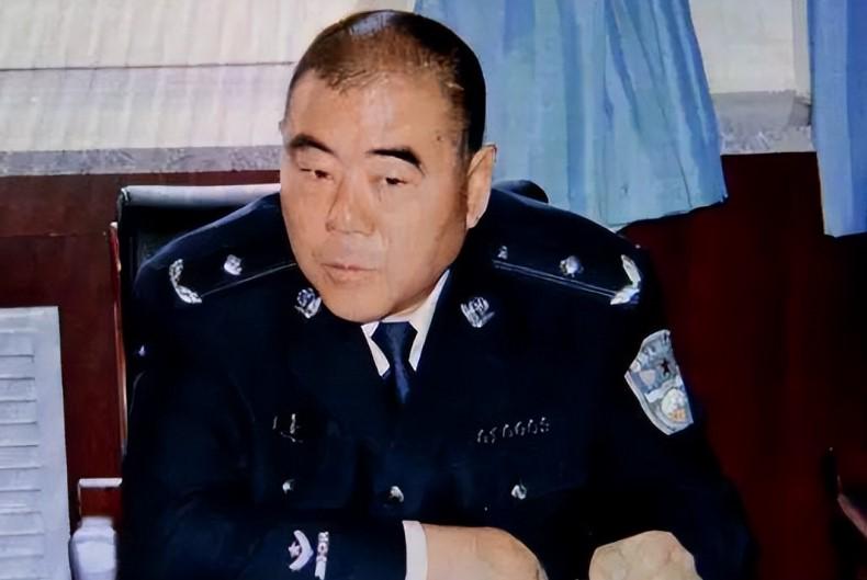瘋狂斂財超4000萬，被判18年罰110萬，馮志強的惡行超過想象