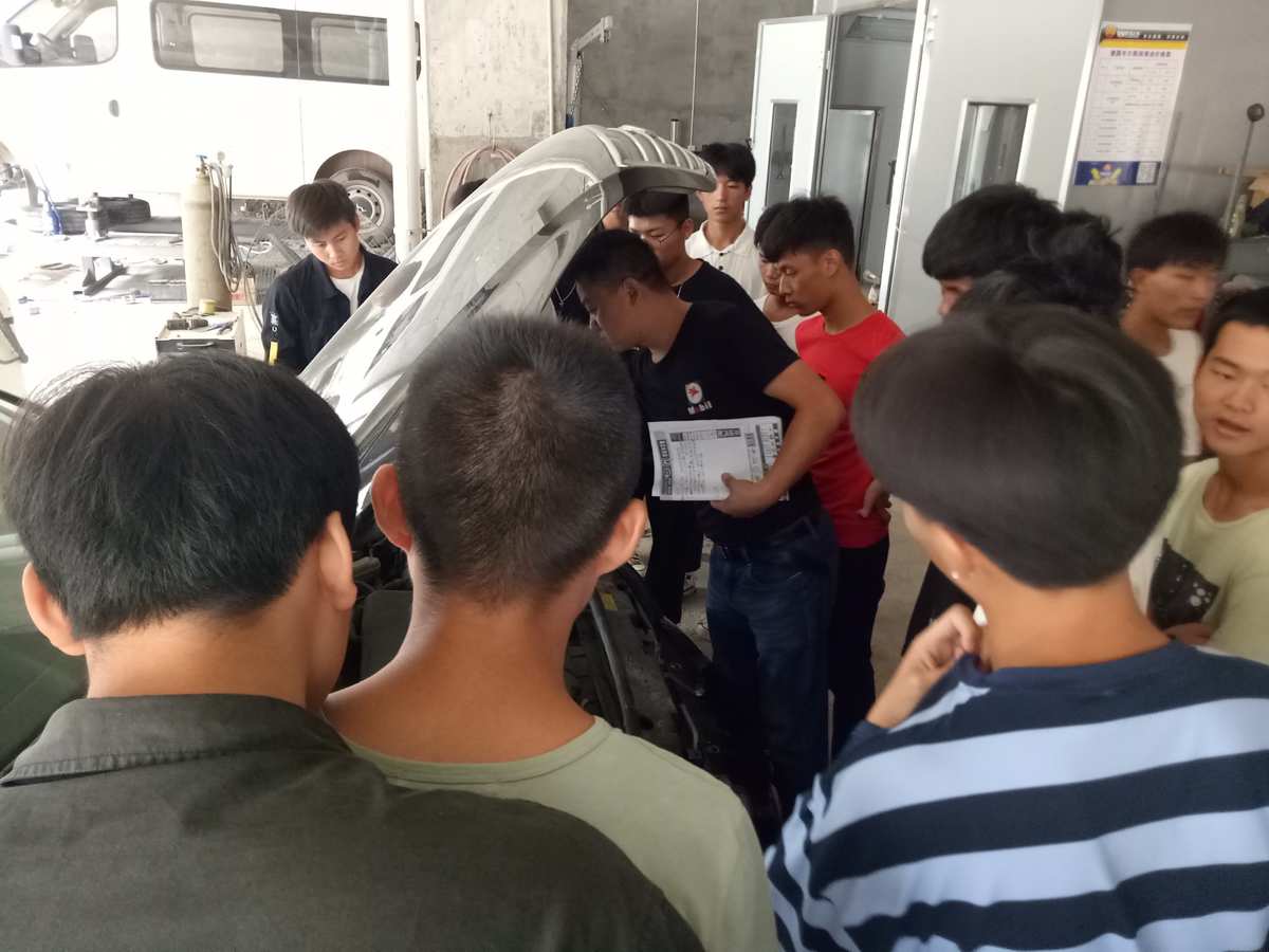 維修汽車專業前景_維修汽車專業學校_汽車維修專業