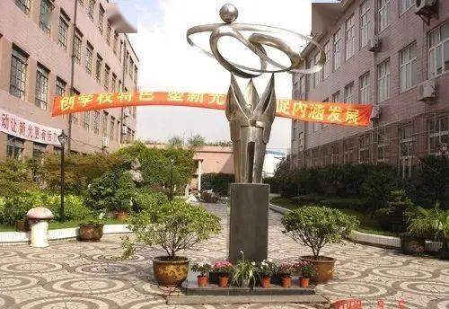 上海市重點(diǎn)小學(xué)班級人數(shù)_上海小學(xué)人數(shù)統(tǒng)計(jì)_上海小學(xué)人數(shù)