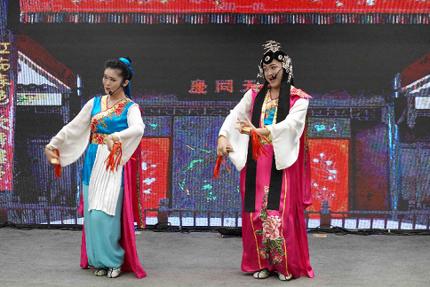 東北二人轉(zhuǎn)團隊_東北二人轉(zhuǎn)表演_東北二人轉(zhuǎn)培訓